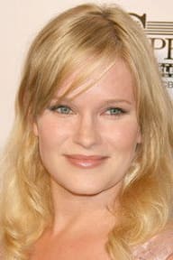 Nicholle Tom